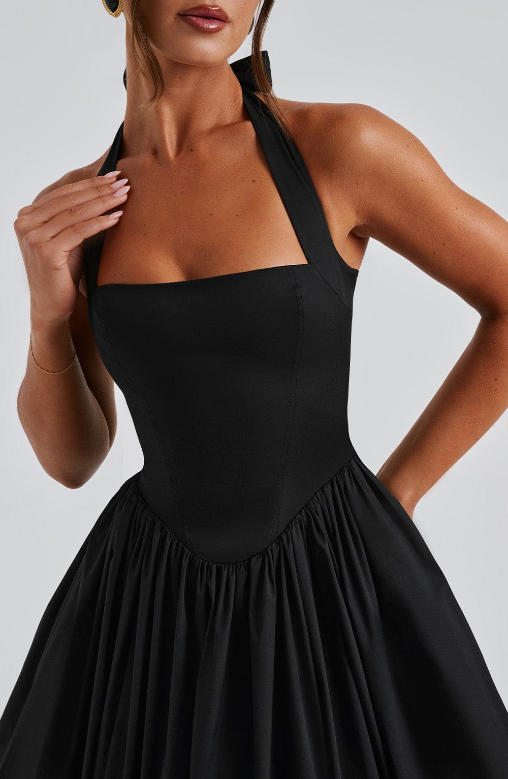 Almée Sukienka na Wesele Midi Halter Rozkloszowana Elegancka - Pootivo