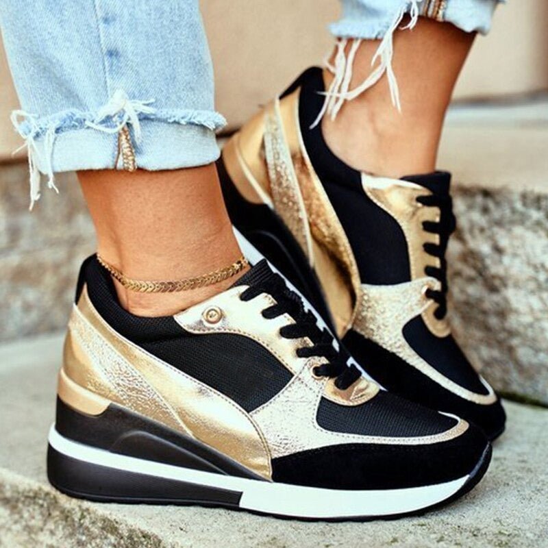 Callie | Czarno - Złote Sportowe Sneakersy Na Platformie - Pootivo