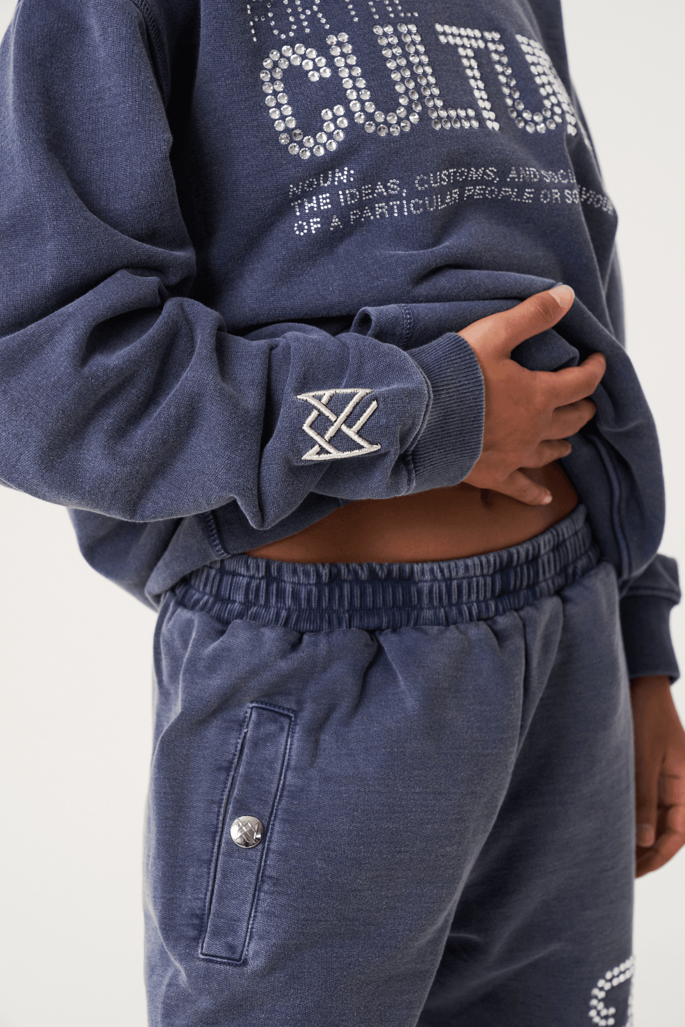 Emmett | Sprana Oversize Bluza z Kapturem i Kryształkami - Pootivo
