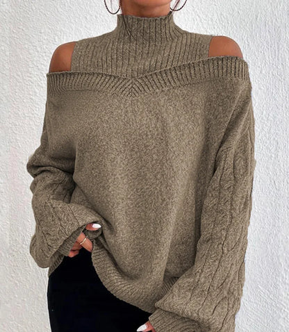 Sweter damski w kolorze khaki z szerokimi rękawami, stylizacja z czarnymi spodniami