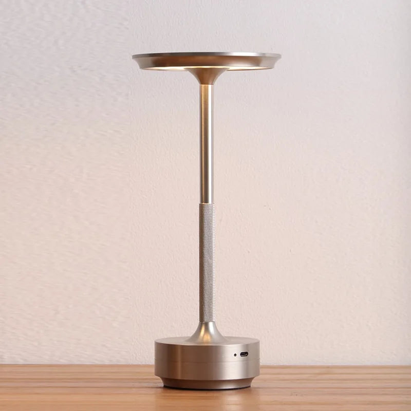 Srebrna bezprzewodowa lampa stołowa