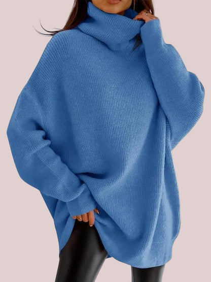 Niebieski sweter damski oversize z szerokim golfem
